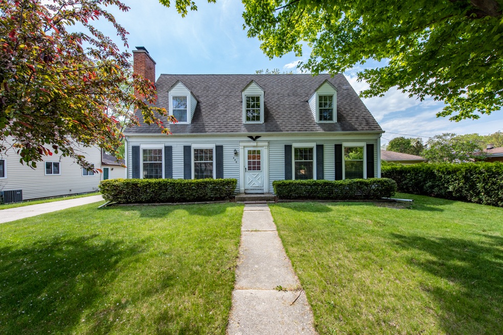 446 N Frolic Ave, Waukegan, IL 60085 - photo 1