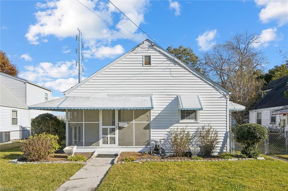 7526 Yorktown Dr, Norfolk, VA 23505 - photo 1