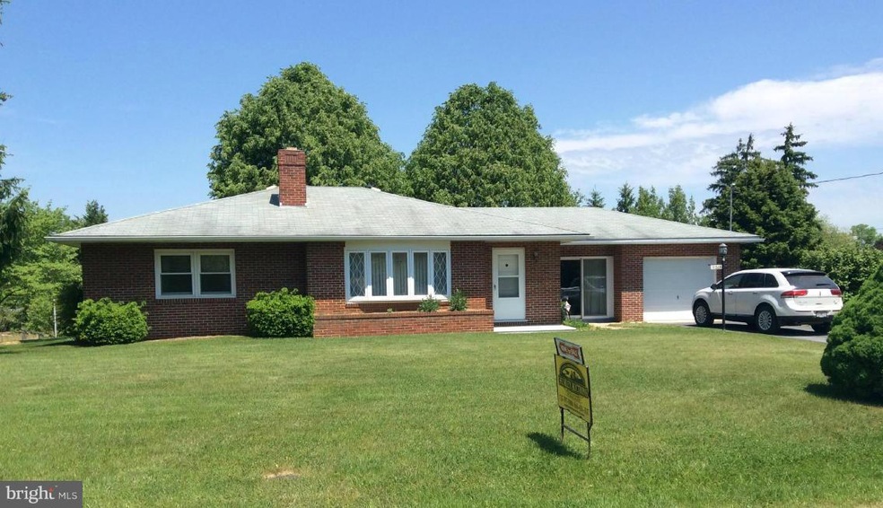 17528 Woodlawn Dr, Hagerstown, MD 21740 - photo 1