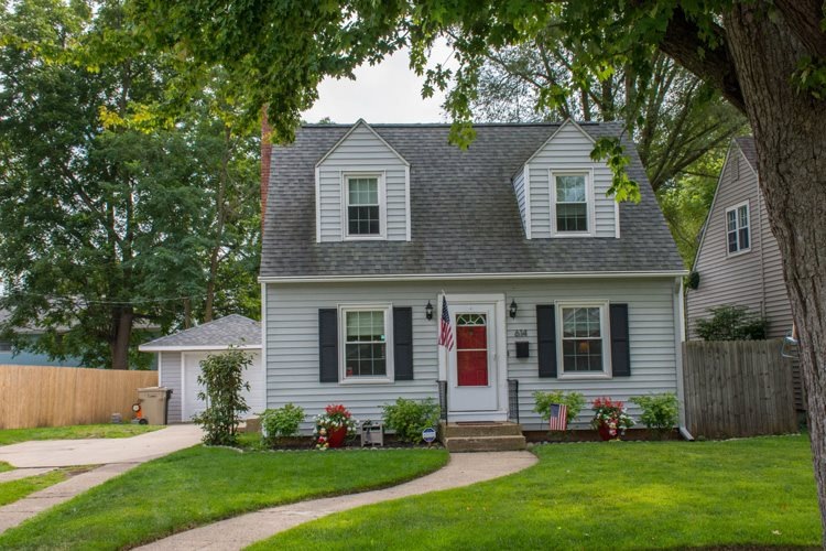 Great curb appeal in this adorable cap cod style h