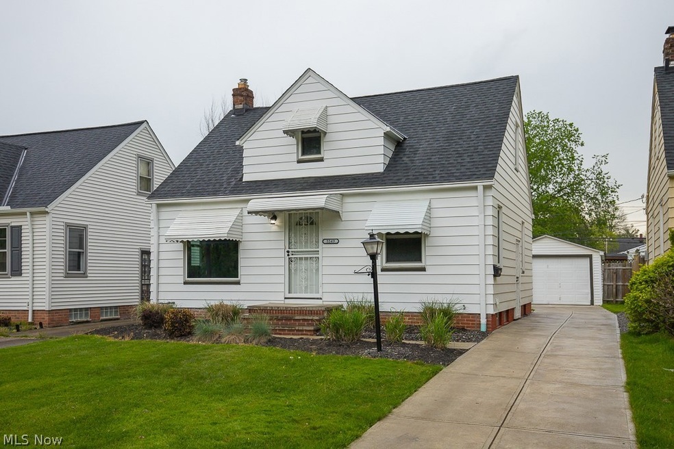 5549 Thomas St, Maple Heights, OH 44137 - photo 1