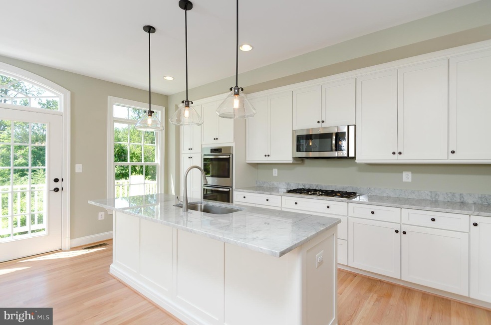 10681 Yorktown Ct, Fairfax, VA 22030 - photo 1