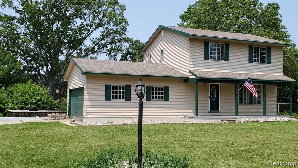 1198 Stonehenge Rd, Flint, MI 48532 - photo 1