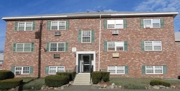 351 Hildreth St unit 34, Lowell, MA 01850 - photo 1