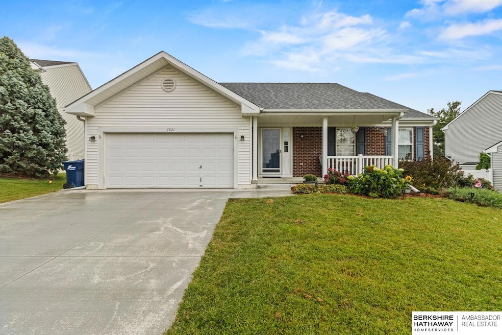 7821 S 98th St, La Vista, NE 68128 - photo 1