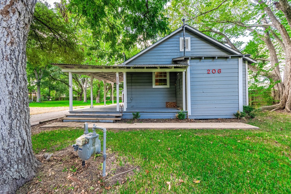 206 E Southland Ave, Alvin, TX 77511 - photo 1