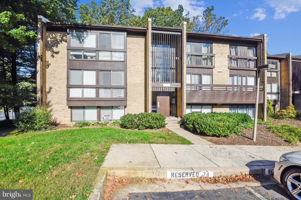 11557 Rolling Green Ct unit A, Reston, VA 20191 - photo 1