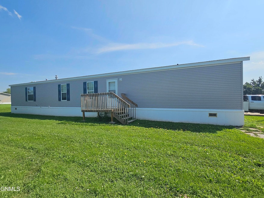 714 27th St W, Williston, ND 58801 - photo 1