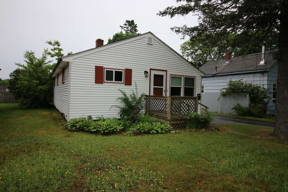 21 Mcduffee St, Rochester, NH 03867 - photo 1