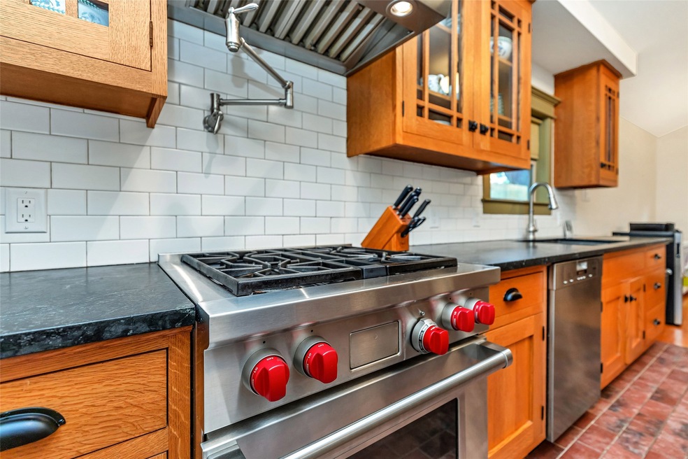 1124 Wakefield Dr, Houston, TX 77018 - photo 1