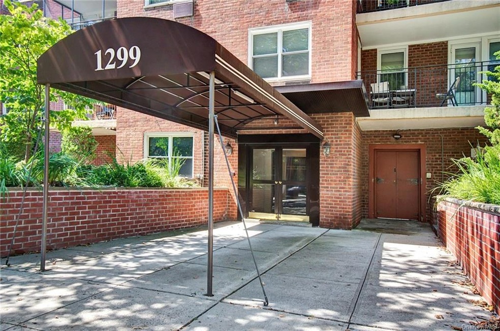 Larchmont Palmer unit 137, Larchmont, NY 10538 - photo 1