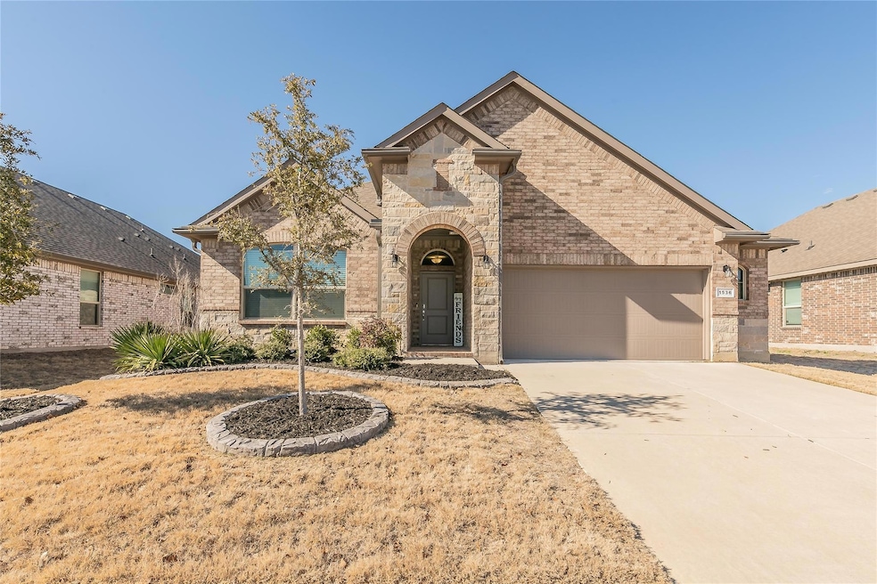 1536 Seabiscuit Dr, Granbury, TX 76049 - photo 1