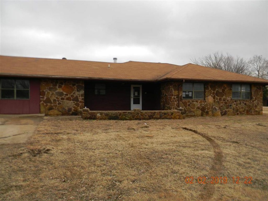 707 Robin Dr, Cushing, OK 74023 - photo 1