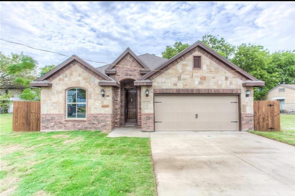 2712 Ennis Ave, Fort Worth, TX 76111 - photo 1