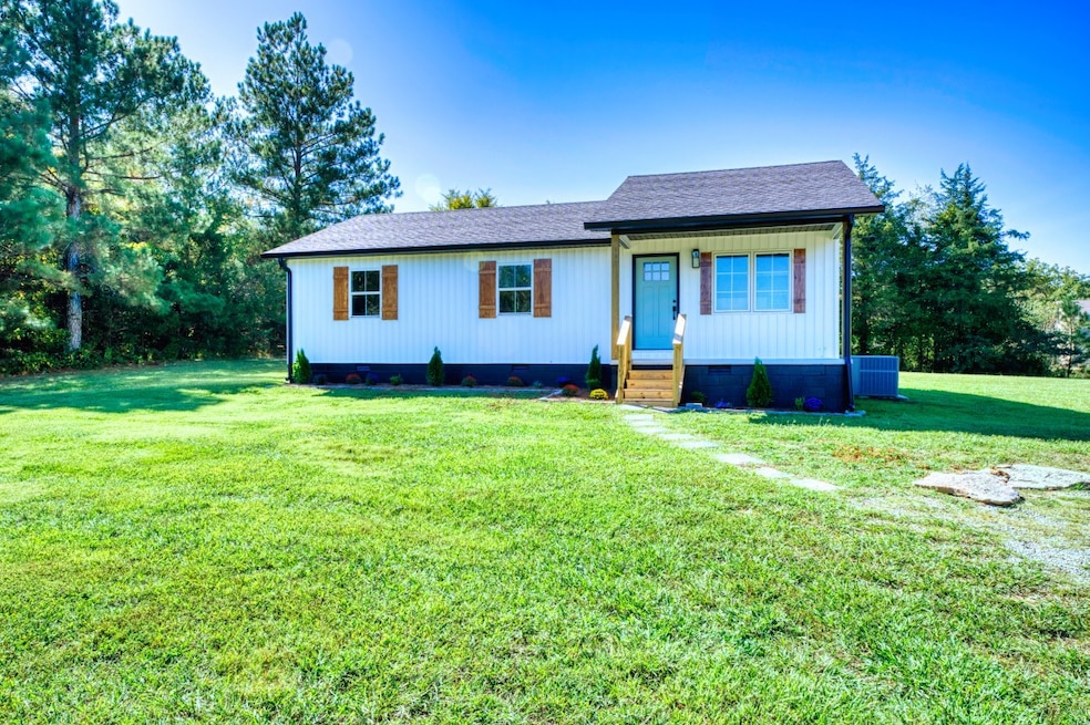 140 White Dr, Shelbyville, TN 37160 - photo 1