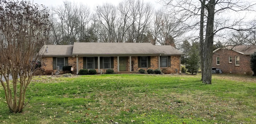1308 Wesley St, Shelbyville, TN 37160 - photo 1