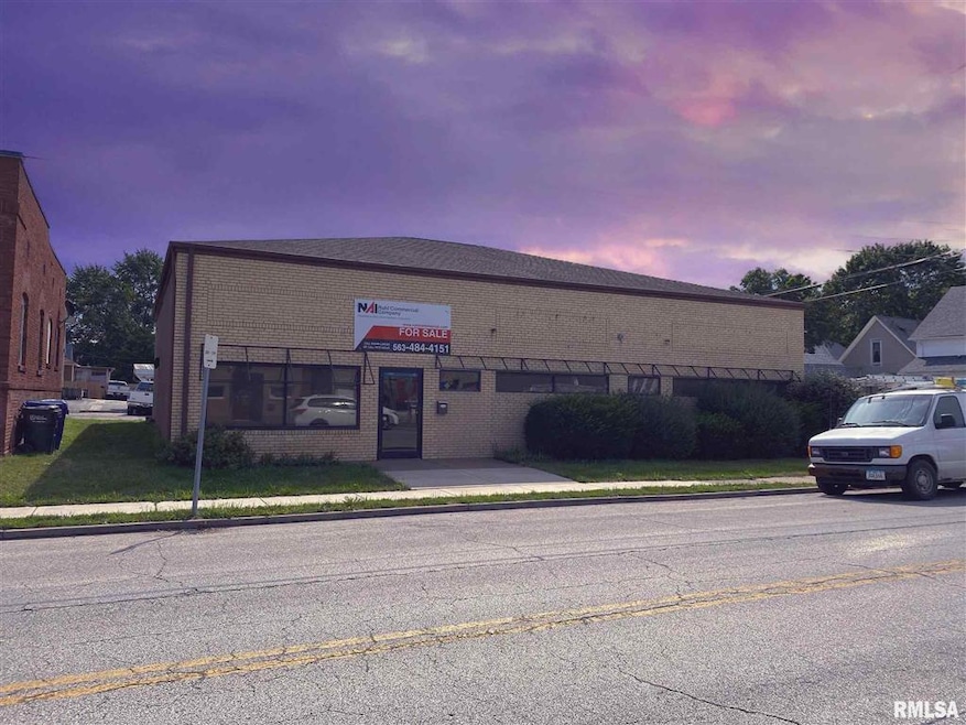 1523 Washington St, Davenport, IA 52804 - photo 1