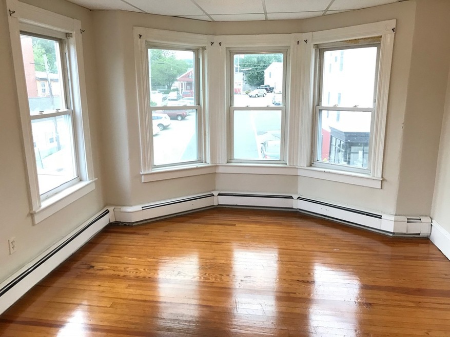 84 Main St unit 4, Amesbury, MA 01913 - photo 1