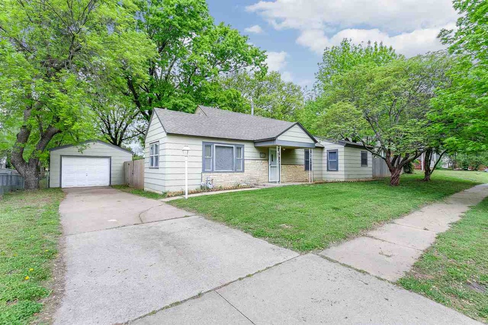 213 S King St, Maize, KS 67101 - photo 1