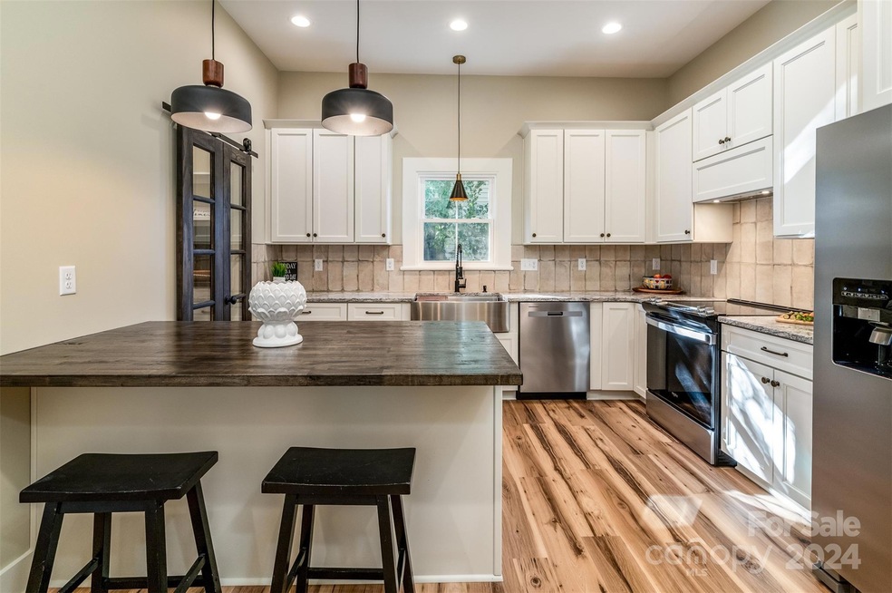 616 Cherry St, Statesville, NC 28677 - photo 1