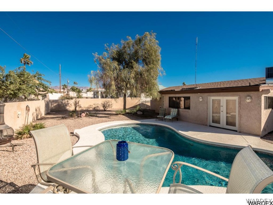 Spacious Yard for Relaxing