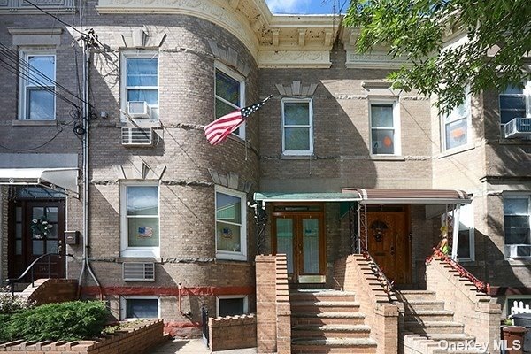 Sold $980,000 • Co-Listing Agent