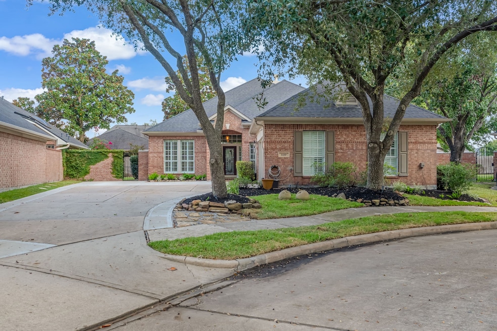1119 Walden Hill Ct, Houston, TX 77077 - photo 1