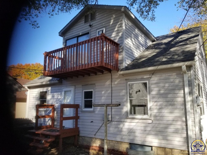 921 SW Plass Ave, Topeka, KS 66606 - photo 1