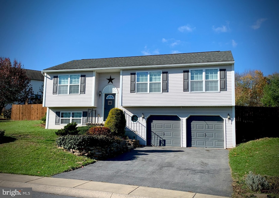 305 Cherry St, Pine Grove, PA 17963 - photo 1