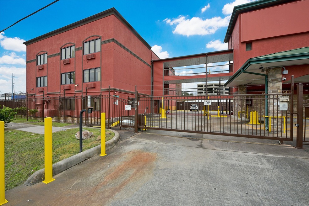 1025 Swanson St unit 208, Houston, TX 77030 - photo 1