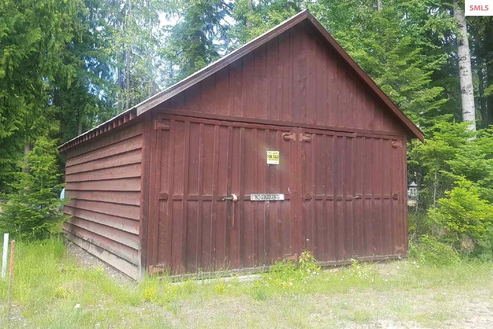 Large Shop close to Lake