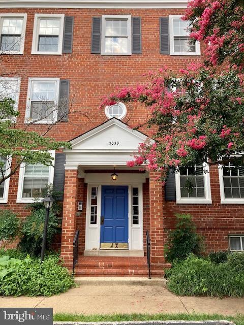 3059 S Buchanan St unit A1, Arlington, VA 22206 - photo 1