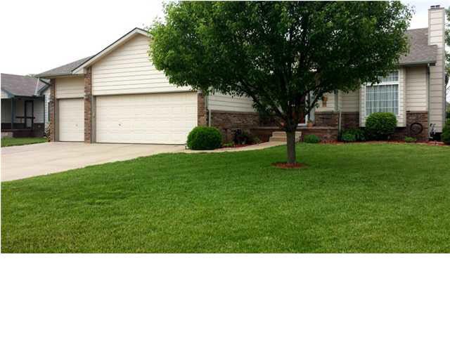 WONDERFUL 5 BEDROOM 3 BATH HOME WITH LOTS OF ROOM 