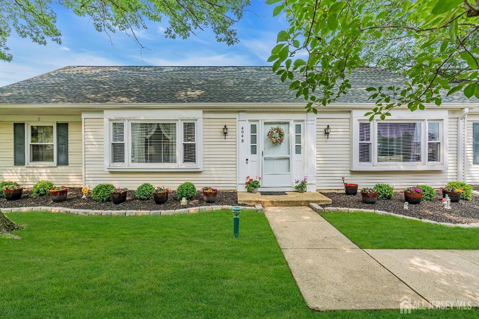 404 Newport Way unit B, Monroe Township, NJ 08831 - photo 1