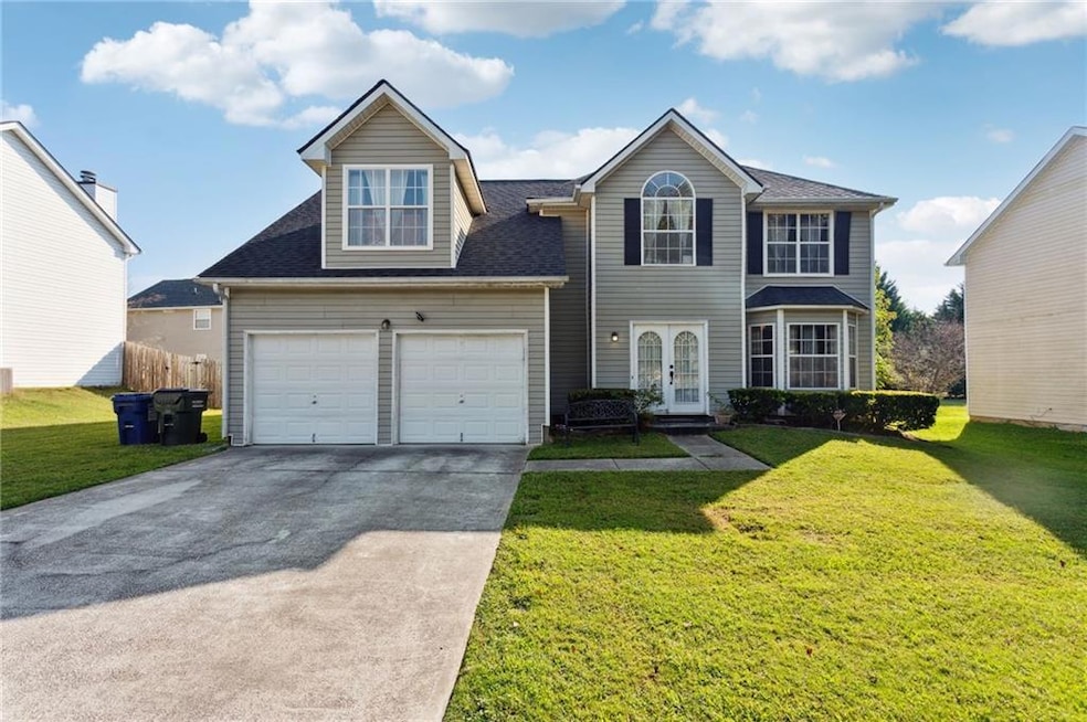 View of front of home featuring a front yard, fren