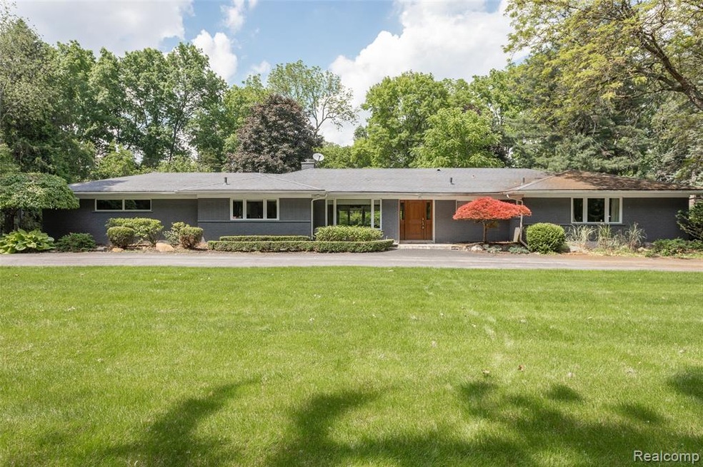 4074 Overlea Ln, Bloomfield Hills, MI 48302 - photo 1