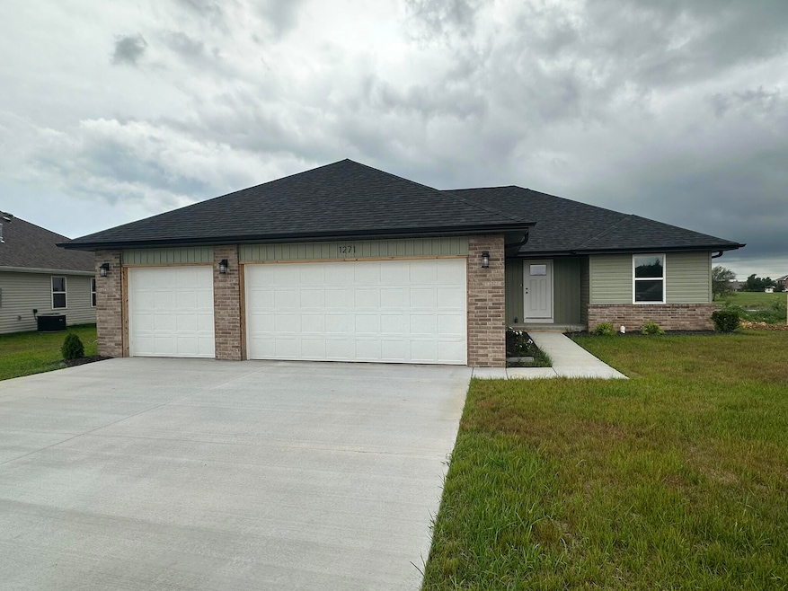 1271 N Maxine Ave, Nixa, MO 65714 - photo 1