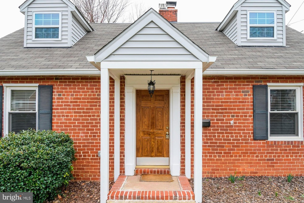 156 Hilton St, Alexandria, VA 22314 - photo 1