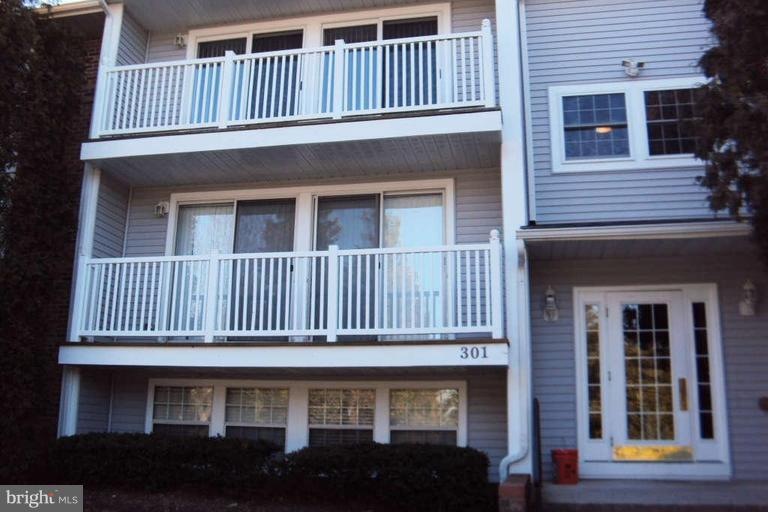 301 Palmspring Dr unit 9, Gaithersburg, MD 20878 - photo 1