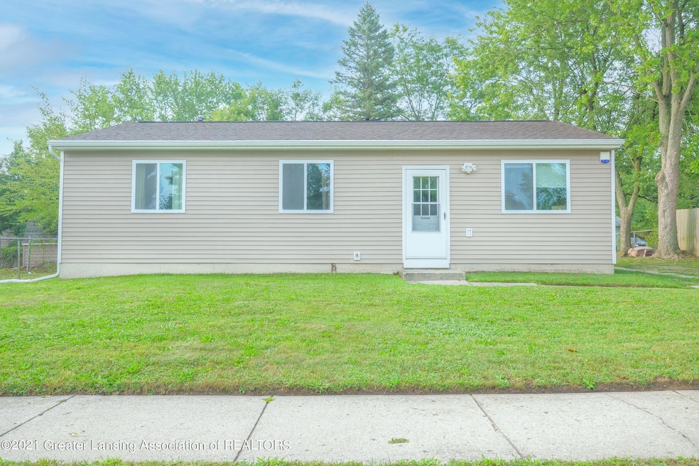 1407 Mark Twain Dr, Lansing, MI 48911 - photo 1