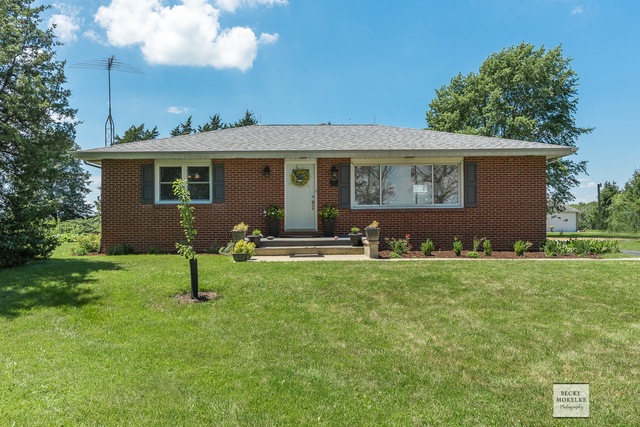 All Brick home ~ sun room w/ 2 car detached garage