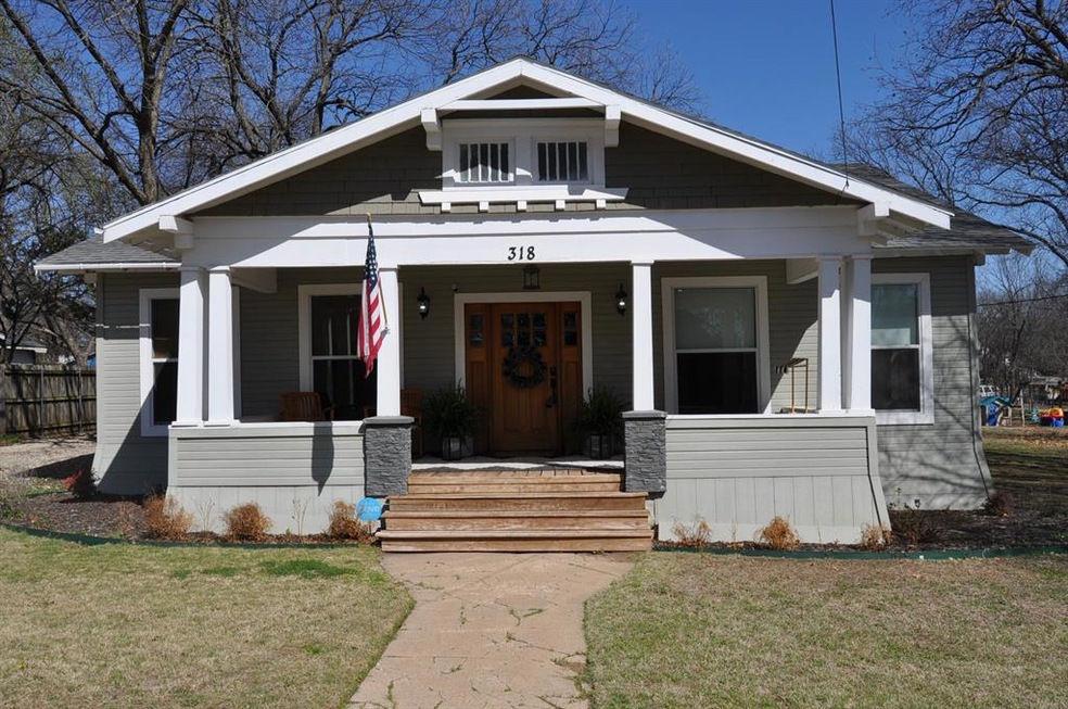 318 W Willingham St, Cleburne, TX 76033 - photo 1