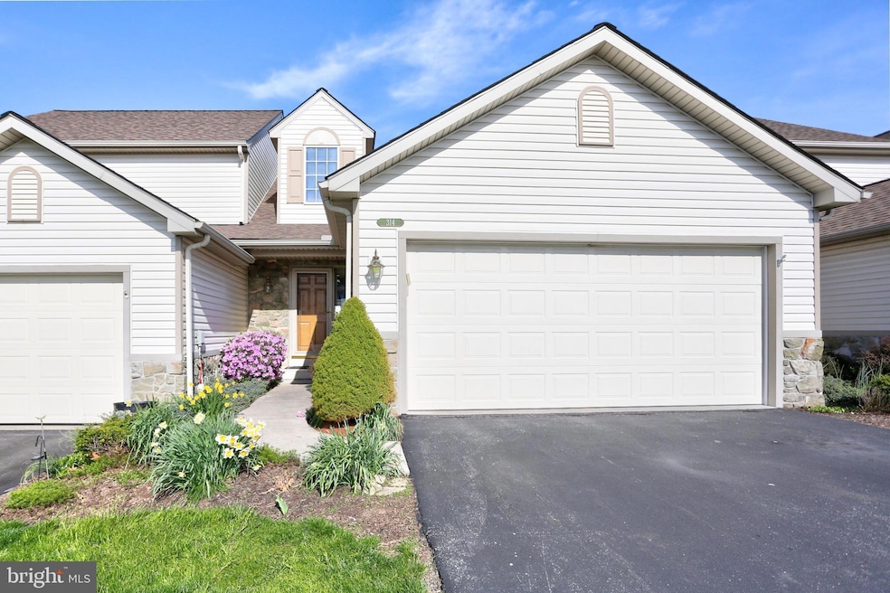 314 Hill St, Mount Joy, PA 17552 - photo 1