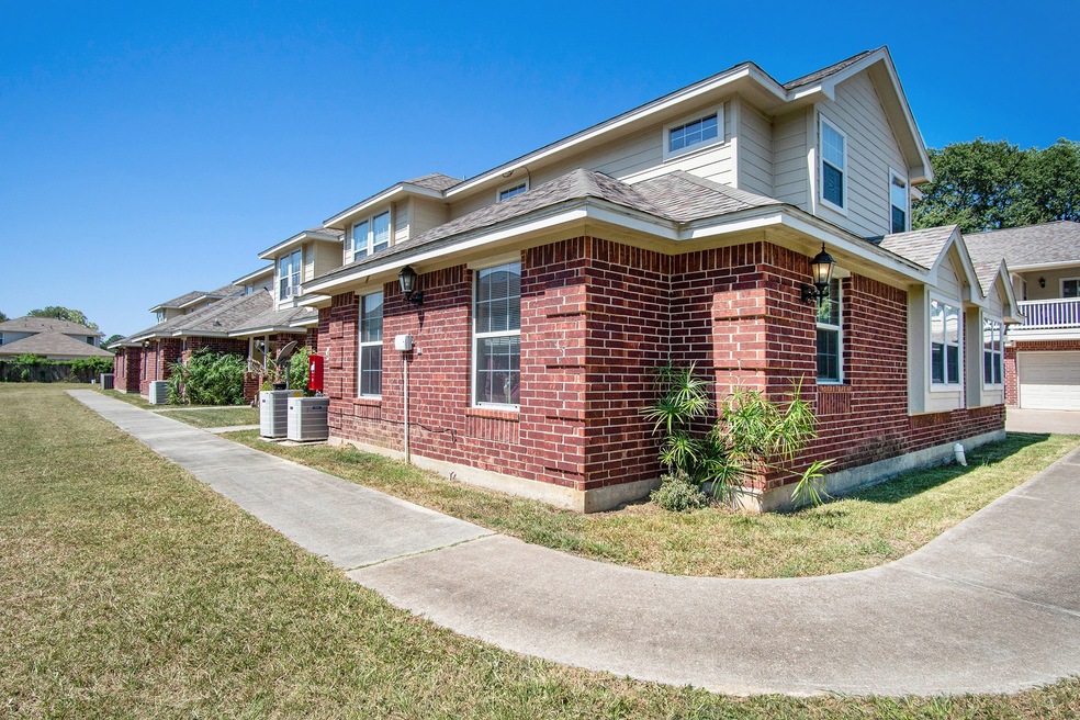 1213 Lovett St unit 1201, Tomball, TX 77375 - photo 1
