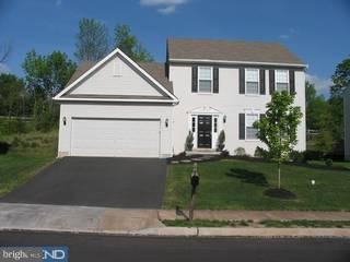 1044 Fallbrook Ln, Pottstown, PA 19464 - photo 1