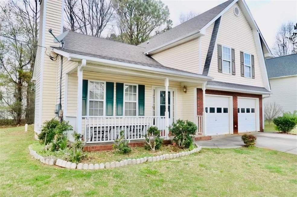 View of front of home featuring a front lawn, cove