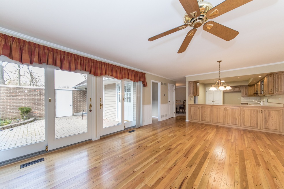 4 Comstock on Asbury, Rolling Meadows, IL 60008 - photo 1