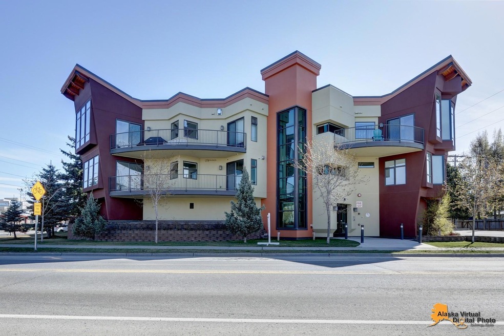 Exterior of 1001 E Condominiums