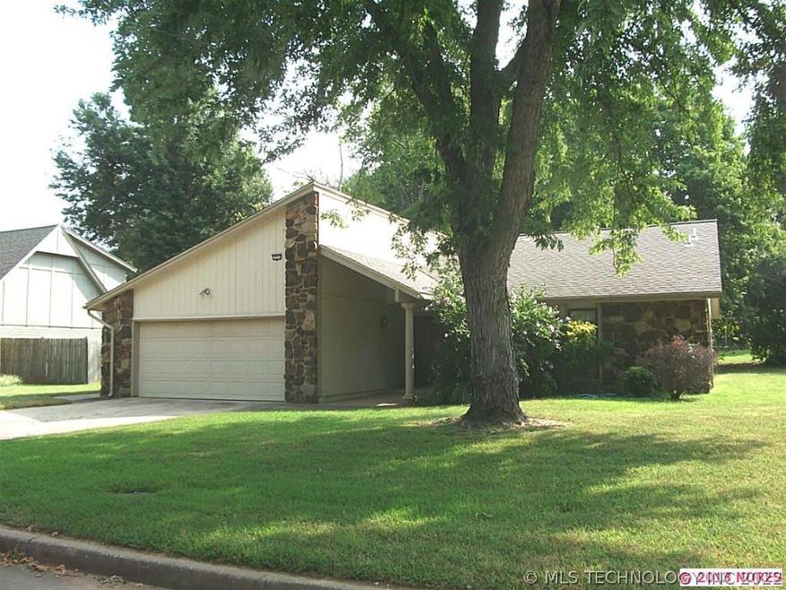 PRICED TO SELL QUICKLY! See this beauty and make y
