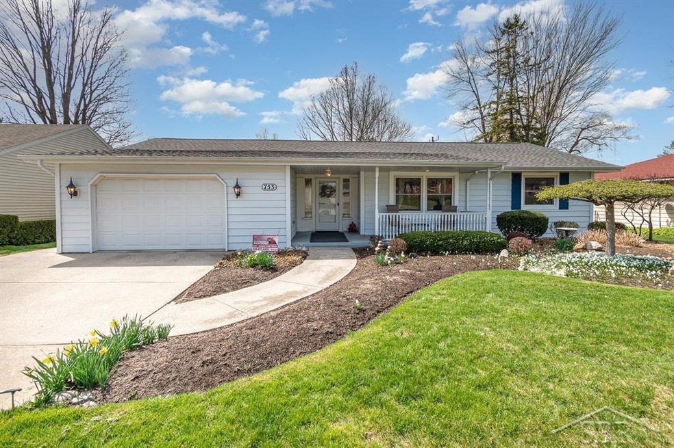 753 Saginaw St, Vassar, MI 48768 - photo 1